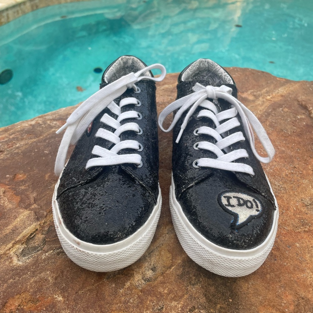 Love Moschino “I Do” Sneakers - Picture 3 of 11
